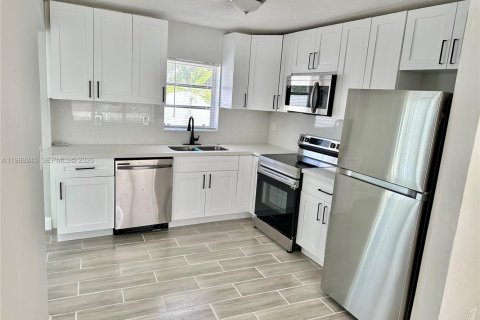 Casa en alquiler en Pompano Beach, Florida, 3 dormitorios, 104.33 m2 № 2051624 - foto 4