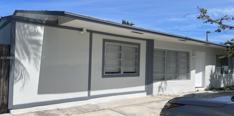 Casa en Pompano Beach, Florida 3 dormitorios, 104.33 m2 № 2051624
