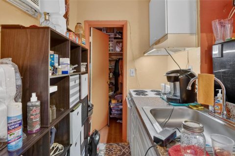 House in Miami, Florida 3 bedrooms, 153.01 sq.m. № 2179504 - photo 22