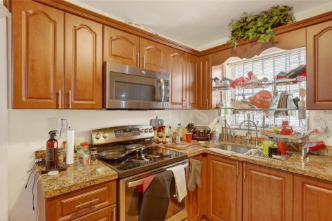 House in Miami, Florida 3 bedrooms, 153.01 sq.m. № 2179504 - photo 10