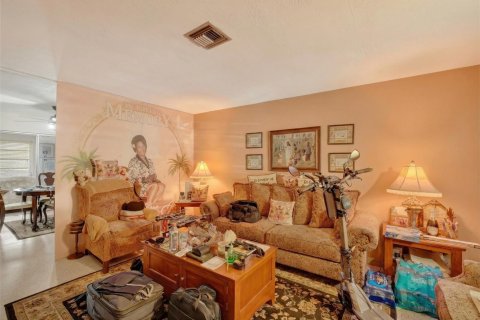 House in Miami, Florida 3 bedrooms, 153.01 sq.m. № 2179504 - photo 6