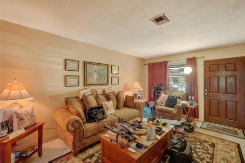 House in Miami, Florida 3 bedrooms, 153.01 sq.m. № 2179504 - photo 7