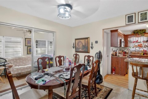 House in Miami, Florida 3 bedrooms, 153.01 sq.m. № 2179504 - photo 13