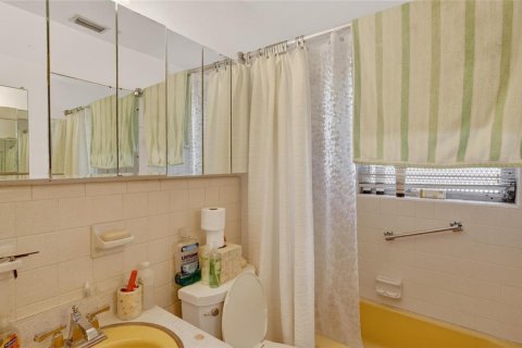 House in Miami, Florida 3 bedrooms, 153.01 sq.m. № 2179504 - photo 14