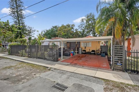House in Miami, Florida 3 bedrooms, 153.01 sq.m. № 2179504 - photo 4