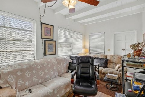 House in Miami, Florida 3 bedrooms, 153.01 sq.m. № 2179504 - photo 11