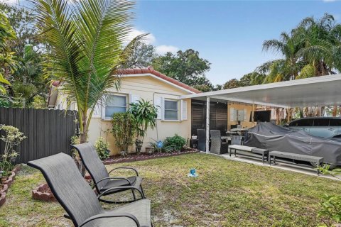 House in Miami, Florida 3 bedrooms, 153.01 sq.m. № 2179504 - photo 25