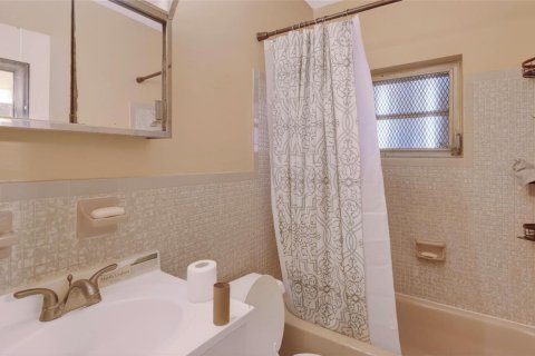 House in Miami, Florida 3 bedrooms, 153.01 sq.m. № 2179504 - photo 23