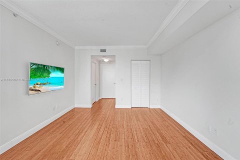 Condominio en venta en Miami, Florida, 2 dormitorios, 113.99 m2 № 1859870 - foto 5