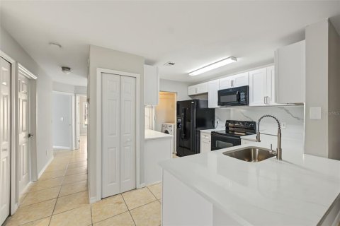 Copropriété à vendre à Orlando, Floride: 4 chambres, 122.91 m2 № 2131975 - photo 5