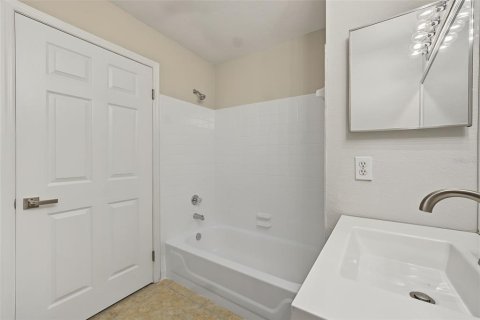Copropriété à vendre à Orlando, Floride: 4 chambres, 122.91 m2 № 2131975 - photo 16