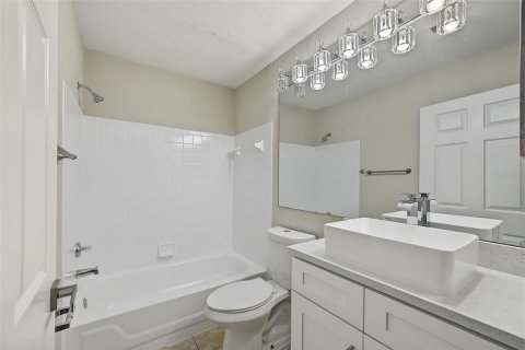 Copropriété à vendre à Orlando, Floride: 4 chambres, 122.91 m2 № 2131975 - photo 25