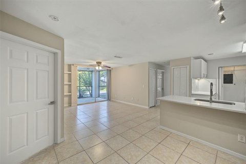 Copropriété à vendre à Orlando, Floride: 4 chambres, 122.91 m2 № 2131975 - photo 2