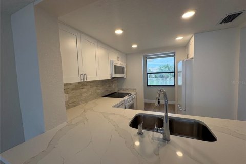Condo in Dunedin, Florida, 2 bedrooms  № 2280174 - photo 10