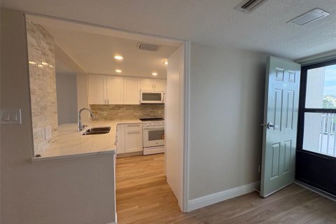 Condo in Dunedin, Florida, 2 bedrooms  № 2280174 - photo 9