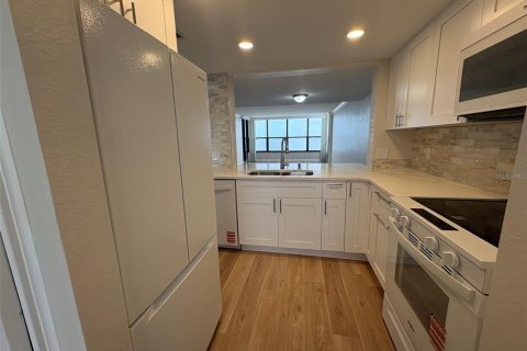 Condo in Dunedin, Florida, 2 bedrooms  № 2280174 - photo 14