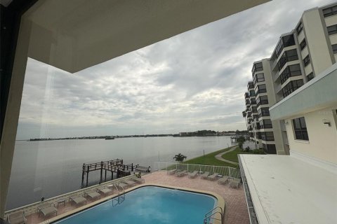 Condo in Dunedin, Florida, 2 bedrooms  № 2280174 - photo 18