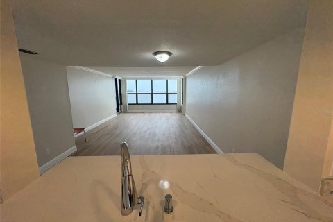 Condo in Dunedin, Florida, 2 bedrooms  № 2280174 - photo 15