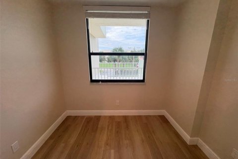 Condo in Dunedin, Florida, 2 bedrooms  № 2280174 - photo 13