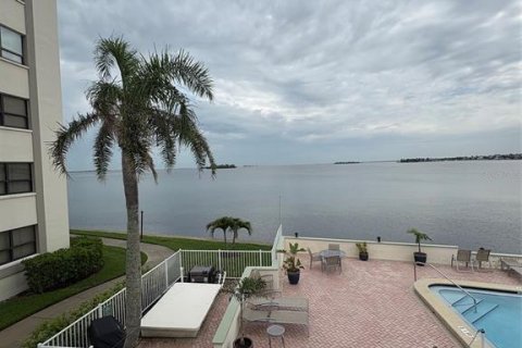 Condo in Dunedin, Florida, 2 bedrooms  № 2280174 - photo 22