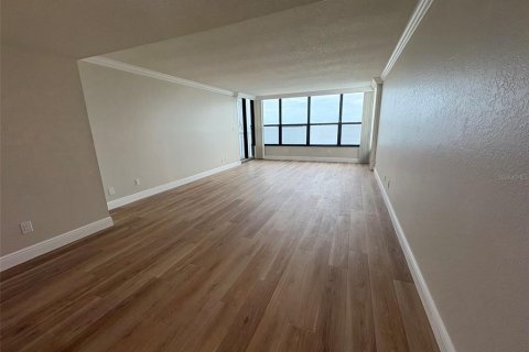 Condo in Dunedin, Florida, 2 bedrooms  № 2280174 - photo 17