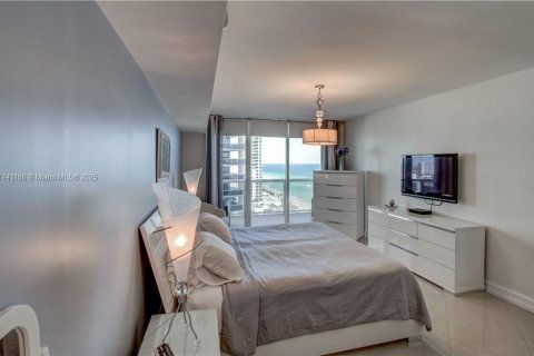 Купить кондоминиум в Халландейл-Бич, Флорида 2 спальни, 135.45м2, № 1490745 - фото 6