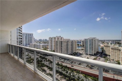 Купить кондоминиум в Халландейл-Бич, Флорида 2 спальни, 135.45м2, № 1490745 - фото 11