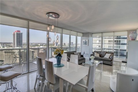 Купить кондоминиум в Халландейл-Бич, Флорида 2 спальни, 135.45м2, № 1490745 - фото 2