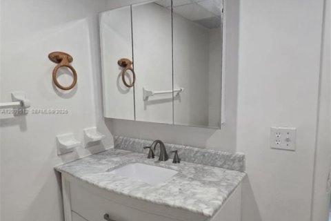 Condominio en venta en Hialeah Gardens, Florida, 2 dormitorios, 89.19 m2 № 2090332 - foto 20
