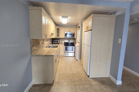 Condominio en venta en Hialeah Gardens, Florida, 2 dormitorios, 89.19 m2 № 2090332 - foto 7