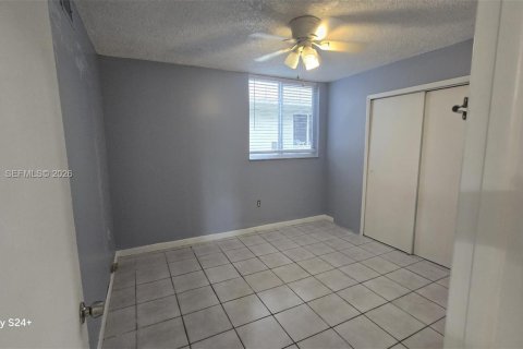 Condominio en venta en Hialeah Gardens, Florida, 2 dormitorios, 89.19 m2 № 2090332 - foto 10