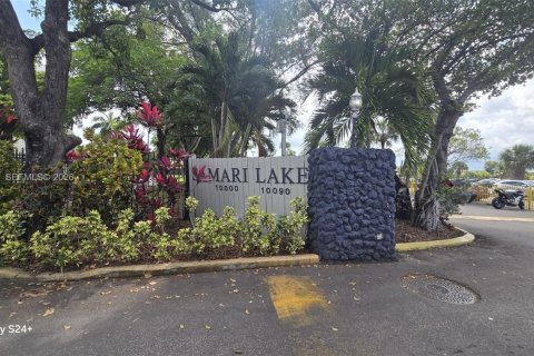 Condominio en Hialeah Gardens, Florida, 2 dormitorios  № 2090332
