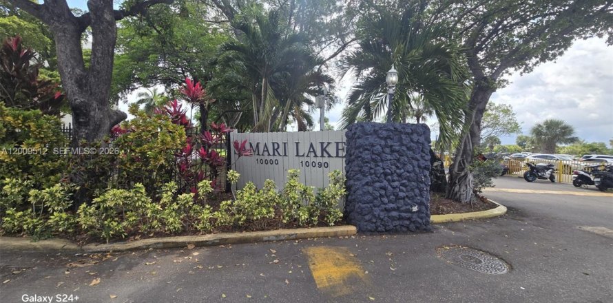 Condominio en Hialeah Gardens, Florida, 2 dormitorios  № 2090332