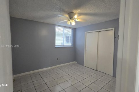 Condominio en venta en Hialeah Gardens, Florida, 2 dormitorios, 89.19 m2 № 2090332 - foto 9
