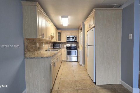 Condominio en venta en Hialeah Gardens, Florida, 2 dormitorios, 89.19 m2 № 2090332 - foto 6