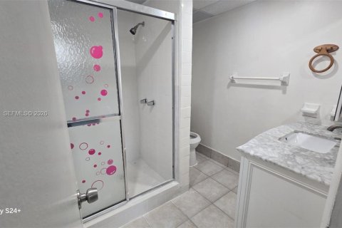 Condominio en venta en Hialeah Gardens, Florida, 2 dormitorios, 89.19 m2 № 2090332 - foto 19