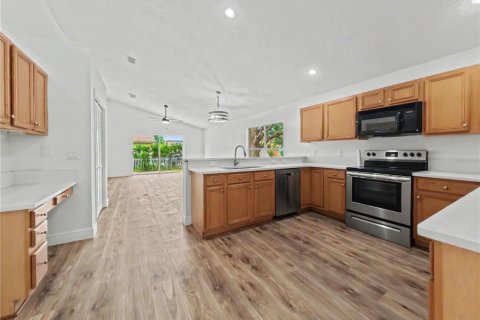 House in Orlando, Florida 4 bedrooms, 180.42 sq.m. № 2231551 - photo 14