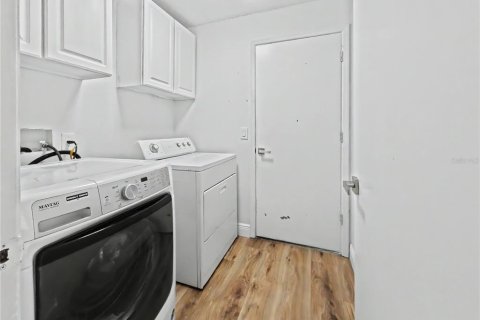 House in Orlando, Florida 4 bedrooms, 180.42 sq.m. № 2231551 - photo 28