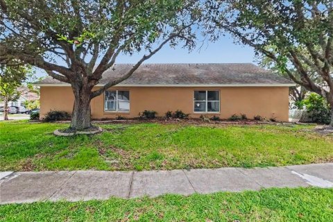 House in Orlando, Florida 4 bedrooms, 180.42 sq.m. № 2231551 - photo 5