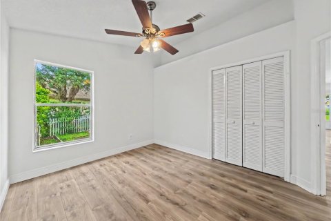 House in Orlando, Florida 4 bedrooms, 180.42 sq.m. № 2231551 - photo 24