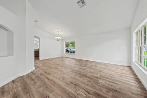 House in Orlando, Florida 4 bedrooms, 180.42 sq.m. № 2231551 - photo 13