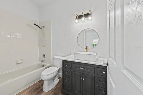 House in Orlando, Florida 4 bedrooms, 180.42 sq.m. № 2231551 - photo 25