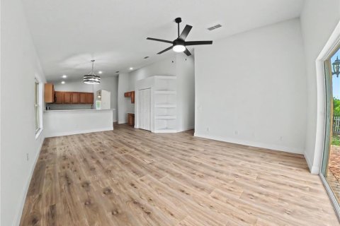 House in Orlando, Florida 4 bedrooms, 180.42 sq.m. № 2231551 - photo 10