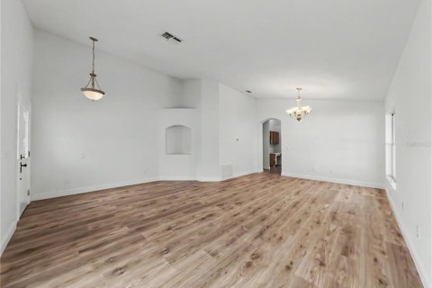 House in Orlando, Florida 4 bedrooms, 180.42 sq.m. № 2231551 - photo 8