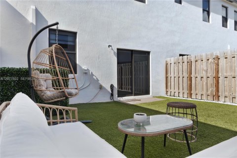 Adosado en venta en Homestead, Florida, 3 dormitorios, 157.47 m2 № 2320317 - foto 3