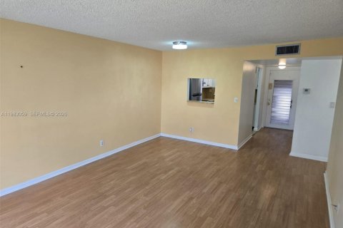 Condominio en venta en Sunrise, Florida, 2 dormitorios, 78.97 m2 № 2048602 - foto 11