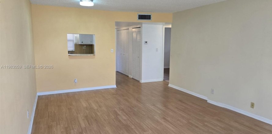 Condominio en Sunrise, Florida, 2 dormitorios  № 2048602