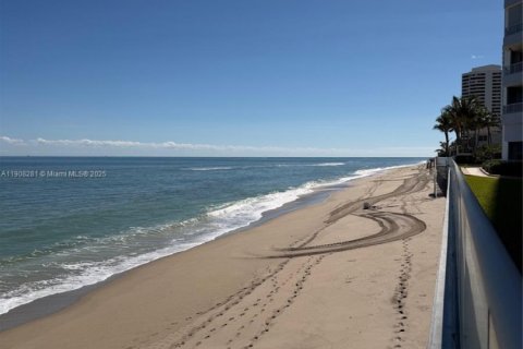 Купить кондоминиум в Ривьера-Бич, Флорида 3 спальни, 261.98м2, № 1965831 - фото 8