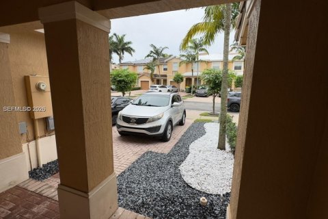 House in Homestead, Florida 3 bedrooms, 135.27 sq.m. № 2007631 - photo 4