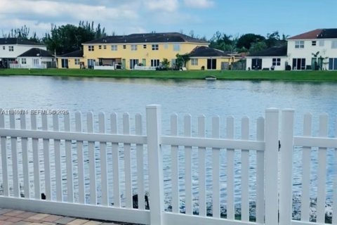 House in Homestead, Florida 3 bedrooms, 135.27 sq.m. № 2007631 - photo 14